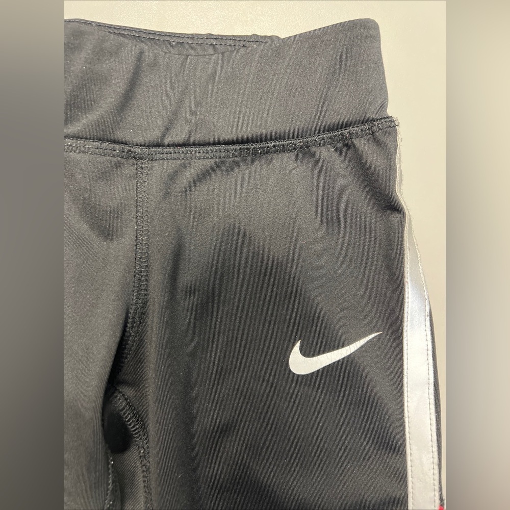 Nike Girls Black Dri Fit Leggings Sz 6 M 5-6 Year Old Black Hot Pink Swoosh EUC - Picture 2 of 8